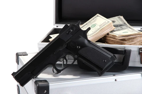 Maletas con dinero y armas, aisladas en blanco — Foto de Stock