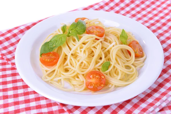 Leckere Spaghetti mit Tomaten auf dem Teller in Großaufnahme — Stockfoto