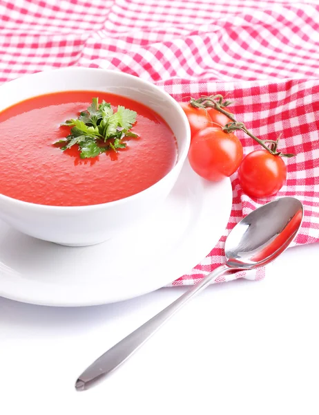 Soupe de tomates savoureuse, isolée sur du blanc — Photo