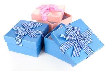 hediye kutuları üzerinde beyaz izole