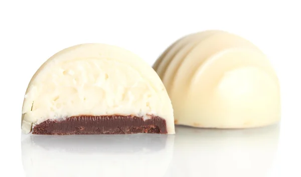 Caramelo en chocolate blanco aislado en blanco —  Fotos de Stock