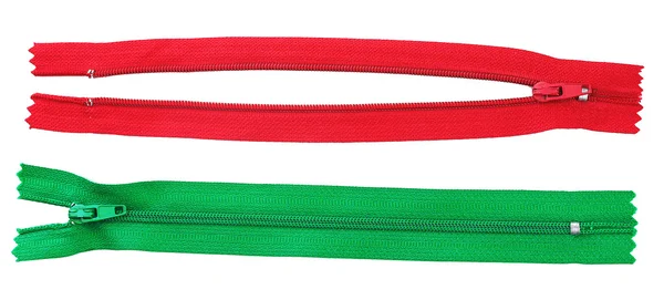 Twee rits rood en groen geïsoleerd op wit — Stockfoto
