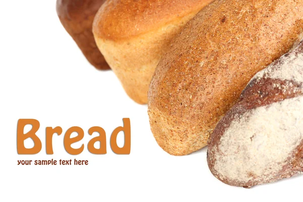 Различные типы хлеба изолированы на белом — стоковое фото