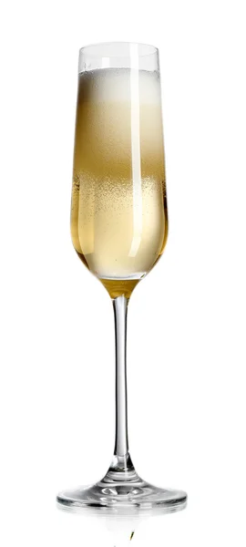 Glas champagne, geïsoleerd op wit — Stockfoto