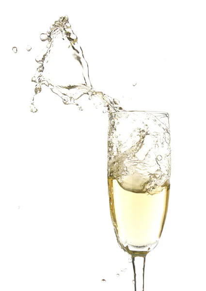 Glas Champagner mit Spritzer, isoliert auf weiß — Stockfoto