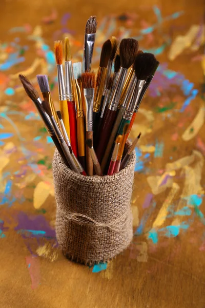 Brushes  in vase on wooden background — Stock Photo, Image