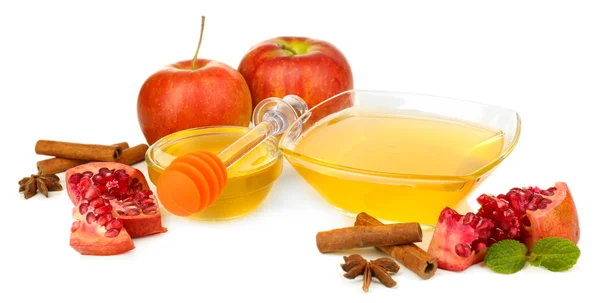 Zoete honing met granaatappel, appels en kaneel geïsoleerd op wit — Stockfoto