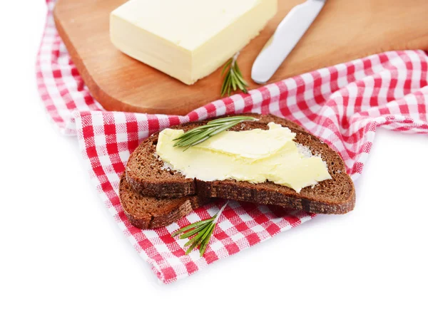 Шматочок житнього хліба з маслом, ізольовані на білому — стокове фото