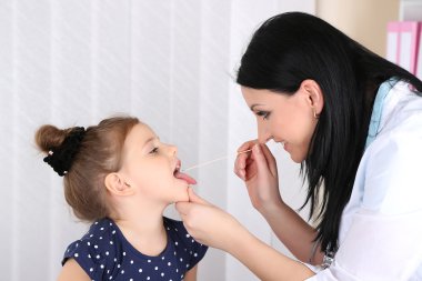 Doktor, küçük kız