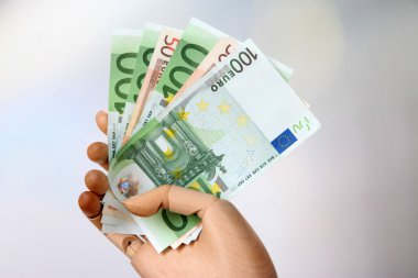 açık renkli ahşap yandan para