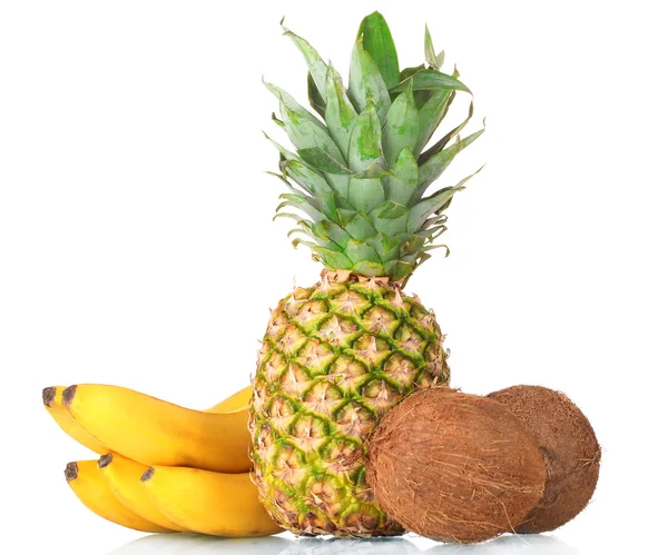 Kokos, banan och ananas isolerad på vit — Stockfoto