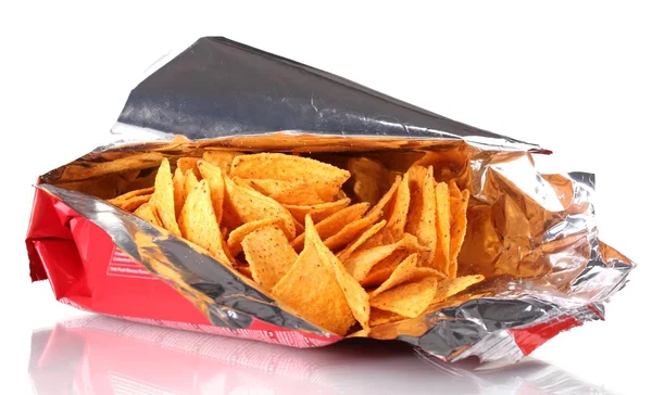 Välsmakande potatis chips i påsen isolerad på vit — Stockfoto