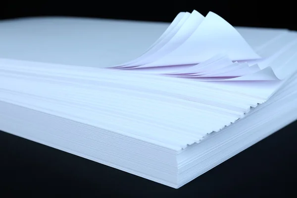 White paper on black background close-up — Stock Photo, Image