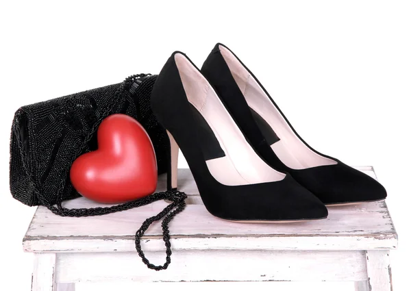 Piękne czarne kobiece buty i torby na białym tle — Zdjęcie stockowe