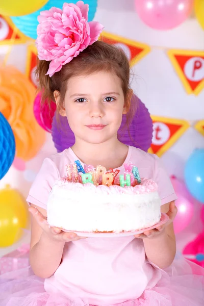Pretty little girl with cake celebrate her birthday — Stock Photo, Image