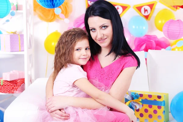 Pretty little girl with mom celebrate her birthday — Stock Photo, Image