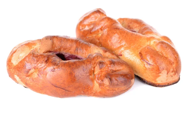 Vers gebakken pasteitjes met bessen geïsoleerd op wit — Stockfoto