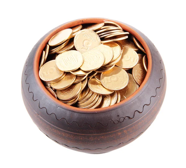 Gouden munten in keramische pot, geïsoleerd op witte achtergrond — Stockfoto