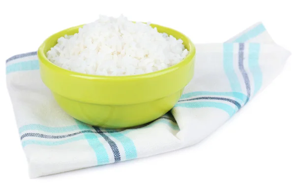 Готовый рис в миске на салфетке изолированы на белом — стоковое фото