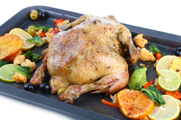 Whole roasted chicken with vegetables on tray, isolated on white — Stock Photo, Image