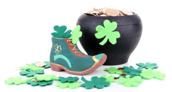 Saint Patrick day boot, pot of gold coins and clover leaves, isolated on white — Stock Photo, Image