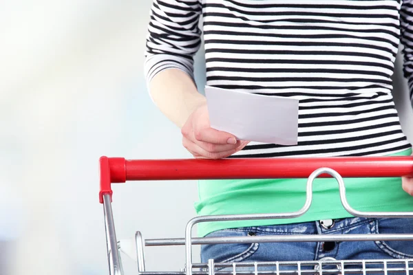 Woman with trolley in supermarket close-up — Stock Photo, Image