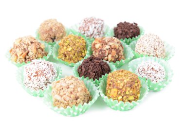 çikolata şekerleme üzerine beyaz izole kümesi