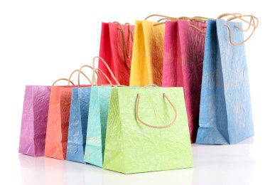 beyaz izole renkli alışveriş torbaları