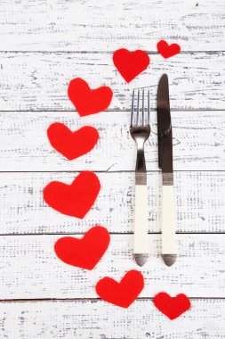 Sevgililer günü yemek ahşap ayarlama tablo ile yakın çekim masa