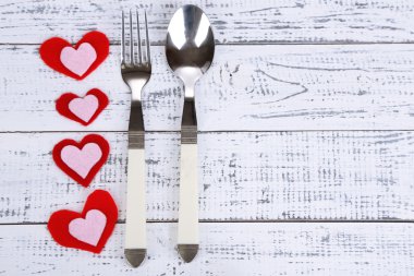 Sevgililer günü yemek ahşap ayarlama tablo ile yakın çekim masa