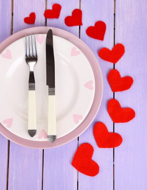 Sevgililer günü yemek ahşap ayarlama tablo ile yakın çekim masa