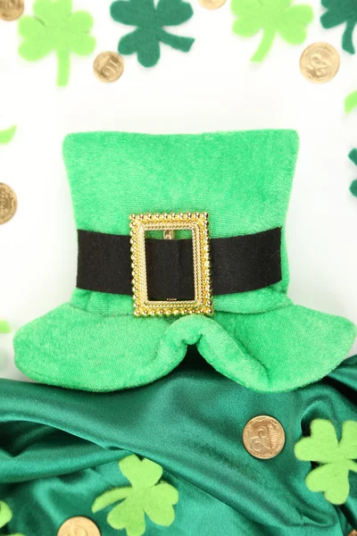 Saint Patrick day hat with clover leaves and golden coins, isolated on white — Stock Photo, Image