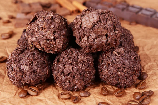 Köstliche Pralinen auf dem Tisch aus nächster Nähe — Stockfoto