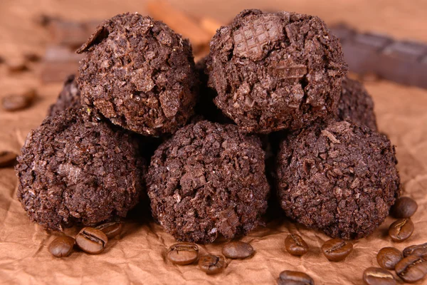 Deliziosi cioccolatini sul tavolo primo piano — Foto Stock