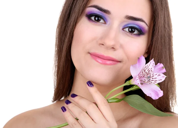 Vacker ung kvinna med blomma isolerad på vit — Stockfoto