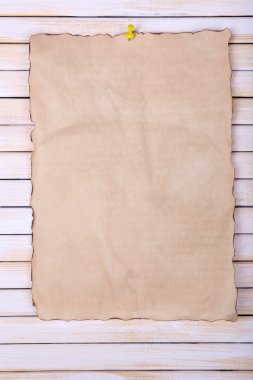 Ahşap zemin üzerine eski kağıt