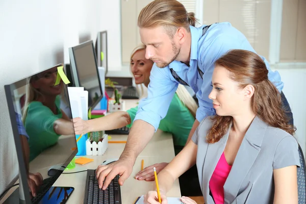 Gente de negocios en el trabajo — Foto de Stock