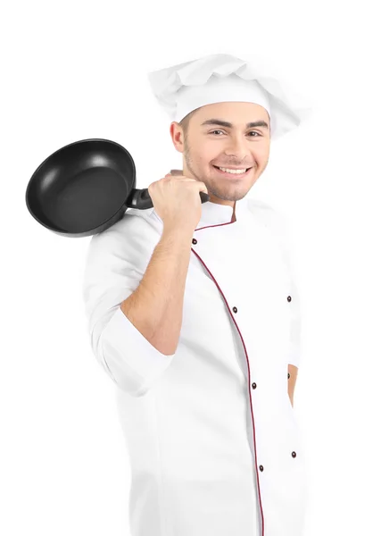 Professioneller Koch in weißer Uniform und Hut, Pfanne in den Händen haltend, isoliert auf weiss — Stockfoto