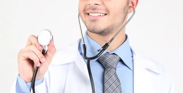 Férfi orvos elszigetelt fehér background — Stock Fotó
