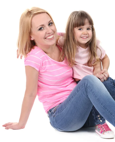 Hübsches kleines Mädchen mit Mutter isoliert auf weiß — Stockfoto