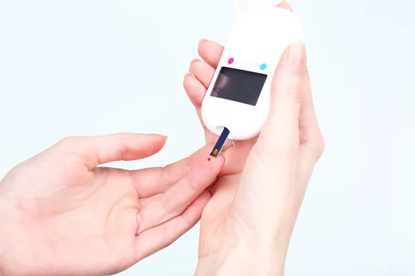 Measuring glucose level blood close-up — Stock Photo, Image