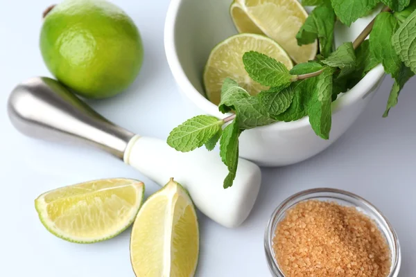 Bestanddeler til limonade, isolert på hvitt – stockfoto