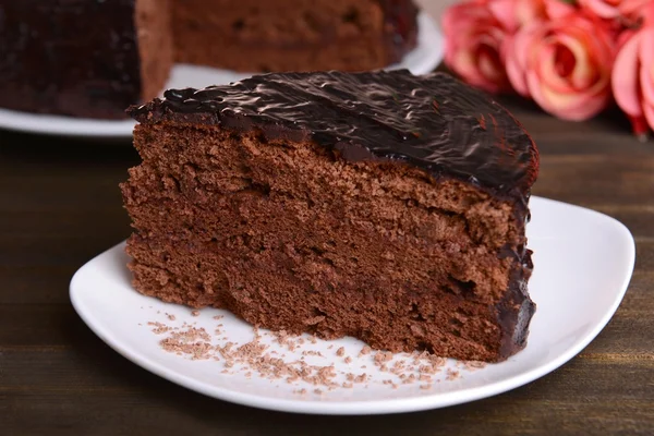 Delicioso pastel de chocolate en primer plano de la mesa — Foto de Stock