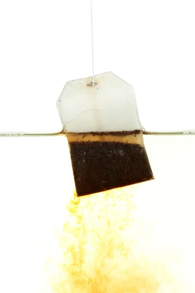 Tea bag dipped in hot water — Stock Photo, Image