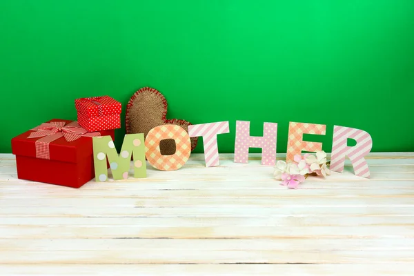 Mother- lettering of handmade paper letters on green background — Stock Photo, Image