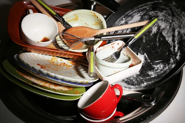 Kuchyňské náčiní potřebují umýt zblízka — Stock fotografie