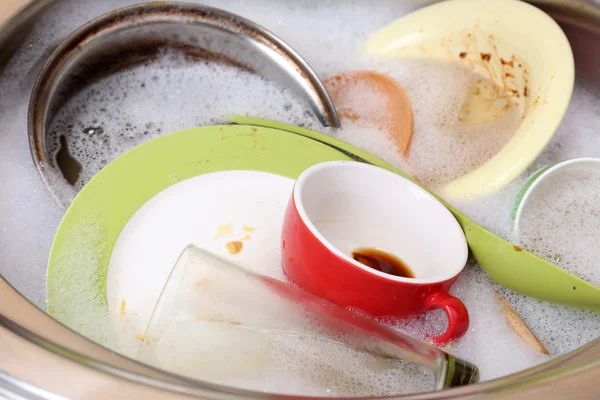 Utensils soaking in kitchen sink — Stock Photo, Image