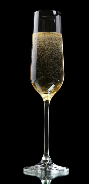 Verre de champagne, sur fond noir — Photo