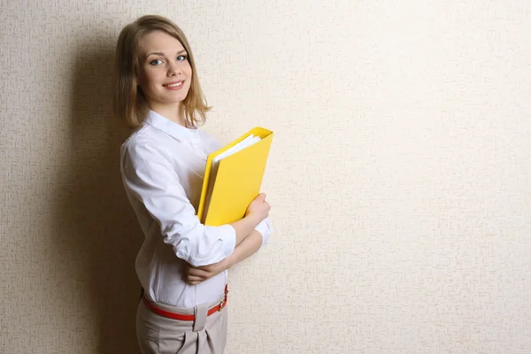 Portrait of business woman near wall — Stok Foto