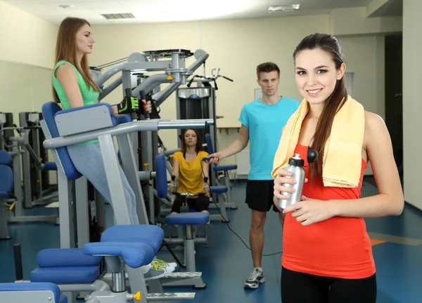 Young beautiful girls in gym — Stock Photo, Image